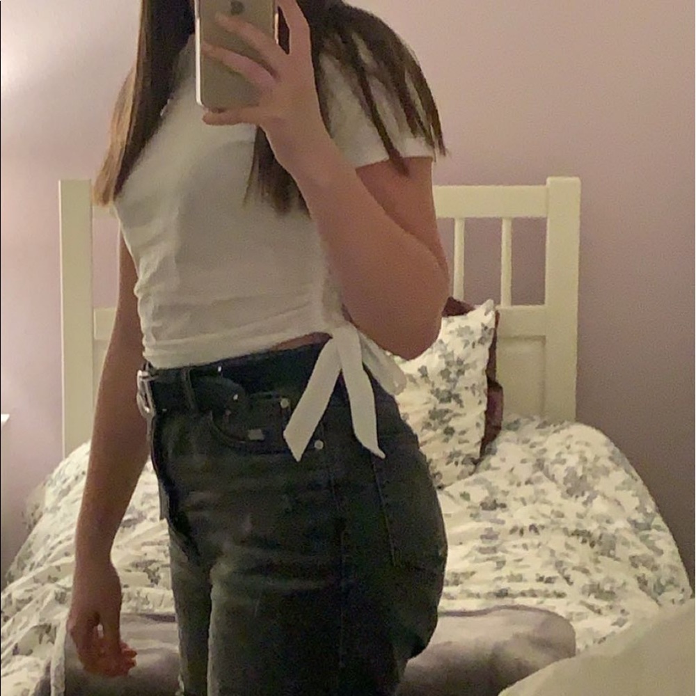 🚫 sold on curtsy 🚫 UO Tie T shirt